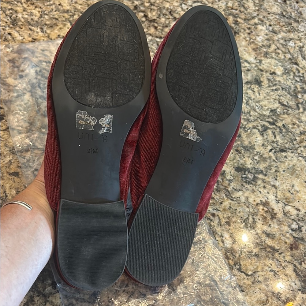 UNISA Velvet Beaded Mule Sz 9.5 Elegant Burgundy Embellished Women's House Shoe - Picture 3 of 3